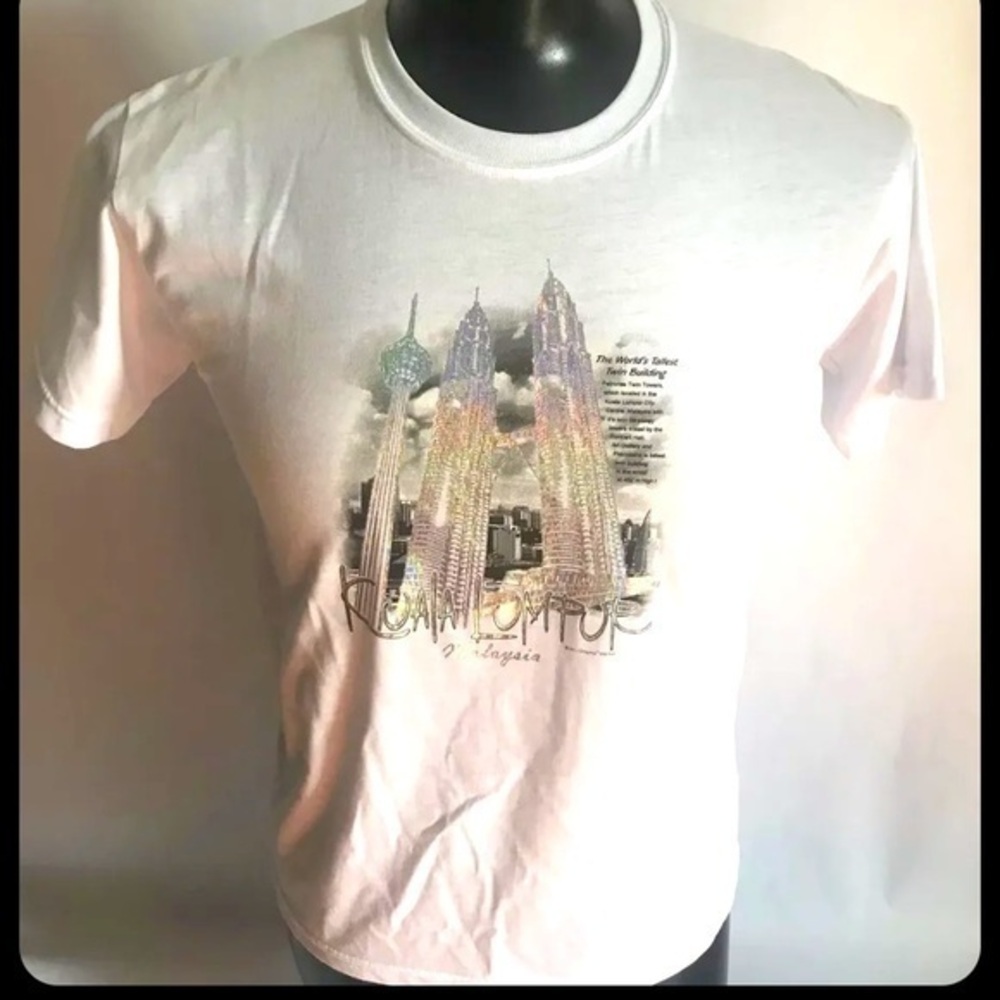 Kuala Lumpur Malaysia “The Worlds Tallest Twin Building” Foil Art T Shirt M